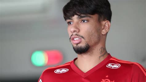 Lucas paqueta profile), team pages (e.g. Lucas Paquetá entra na mira do Manchester United para ...