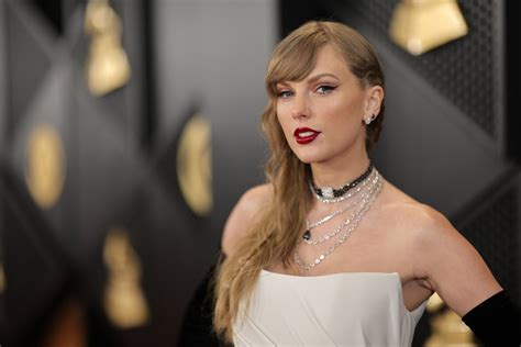 Taylor Swift Threatens Legal Action Against Florida Babe For Tracking Private Jet