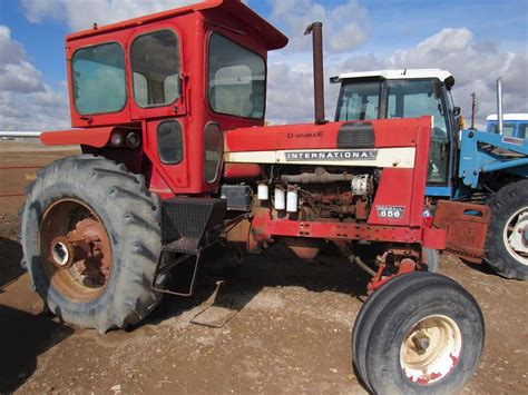 International 856 2 Wheel Drive Tractor With Cab