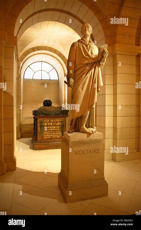 Statue Voltaire Banque De Photographies Et Dimages à Haute Résolution