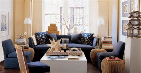 Fashionable grey and white front room palette continues to be sturdy within the inside world, however in the course of the 12 months, traditional blue has grown stronger than ever. The walls are beige, and the navy comes in through the ...
