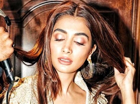 Pic Talk Pooja Hegdes Sultry Avatar Goes Viral