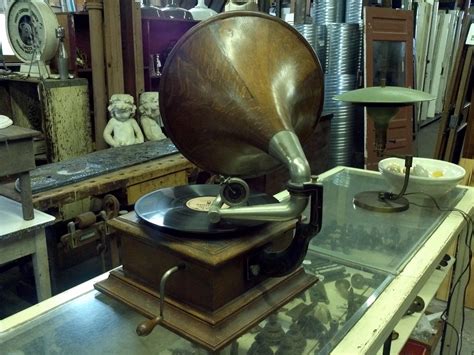 Antique Victor II Phonograph With Wooden Horn « Obnoxious Antiques