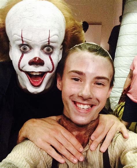 New Photo Of Pennywise And The Actor Who Played The Headless Boy From Chapter R Itthemovie