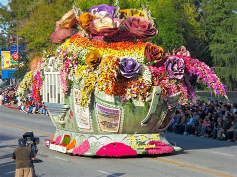 Rose Parade ~ Typical Float Covered With Fresh Flowers California ~~favorite Places In My