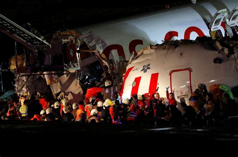 Turquie Un Avion Sort De Piste Et Se Brise En Deux