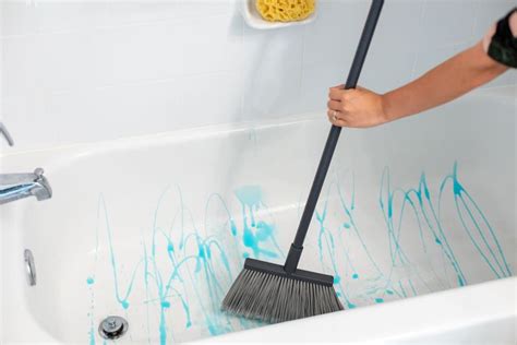 The Best Way To Clean Your Bathtub Is With Liquid Dish Soap Clean Bathtub Bathroom Cleaning