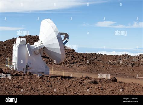 Satellite Receivers At The Summit Of Hawaiis Mauna Kea The Big Island