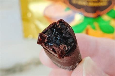 Trader Joes商品レビュー ゼリー状のオレンジジャムがたっぷり入ったチョコ！ Dark Chocolate Orange