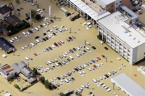 Floodwaters In Japan Floodwaters Ravage Japan More Than 100000