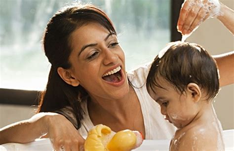 All About How To Sponge Bathe Baby