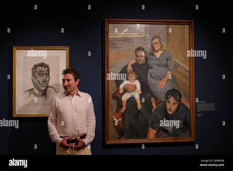 El Hijo De Lucian Freud Alex Boyt Representado Junto A Su Retrato
