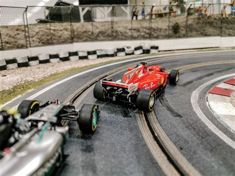 16 Feet Long 7 Feet Wide A 132 Scale Formula 1 Slot Car Racetrack