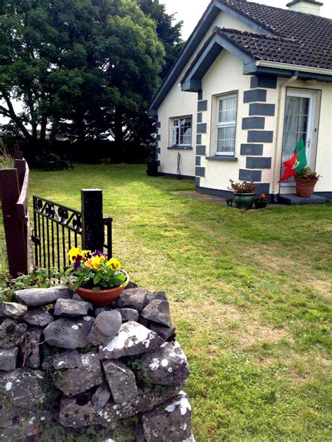 Peaceful Cottage Rental In Ireland Irish Cottage Decor Images Of