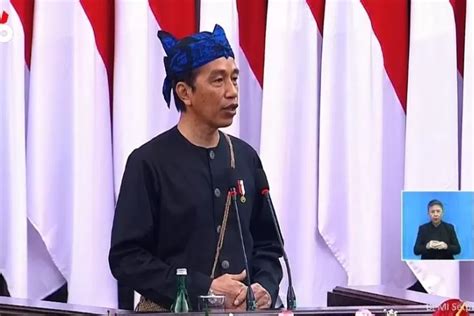 Pidato Di Gedung Dpr Senayan Presiden Jokowi Kenakan Pakaian Suku