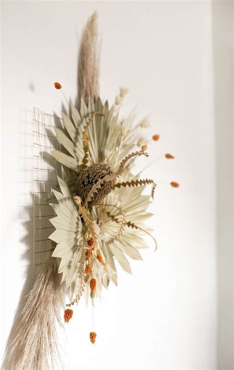 9 Beautiful Dried Flower Arrangements For Walls