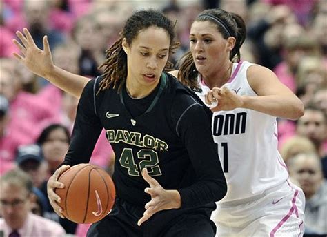 Brittney Griner reaches 3,000 career points as No. 1 Baylor beats UConn 