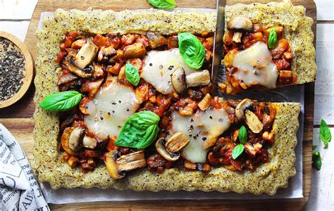 Pizza polenta con ragù di funghi | vegan - Cucina Naturale