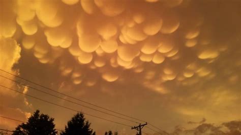 Strange Orange Mammatus Clouds Form Over Us Midwest Ahead Of Storm
