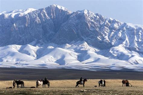 Pillanatok — Via Afghan Horsemen Shadeeyan Mountain In
