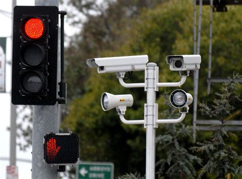 Red Light Cameras Life Savers Or Money Makers Insurance Maneuvers