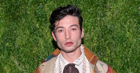 Ezra Miller is accused of attacking a fan - Somag News