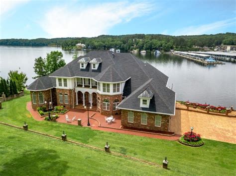 Looking for lakefront homes on lake of four seasons? Waterfront Homes - Pickwick Lake Real Estate for Sale ...