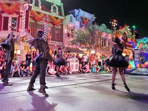 A Look At The New Halloween Frightfully Fun Parade At Disneyland
