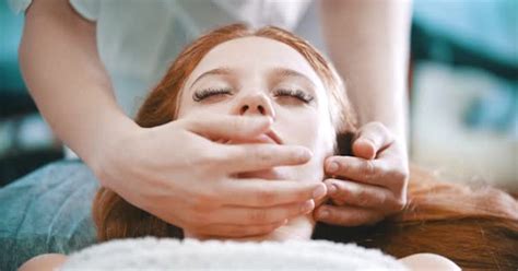 Massage Masseuse Kneading The Chin Area To A Young Woman Using Her Palms Stock Video Envato