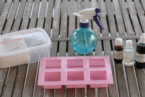 Como hacer jabón casero en tres pasos Medias y tintas