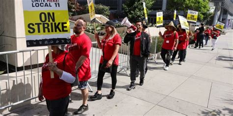 Los Angeles Hotel Workers Strike Over Wages Housing Dnyuz