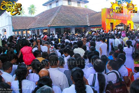Thousands Gather To Witness The Hiru Uththama Dathu Wandana For A 2nd