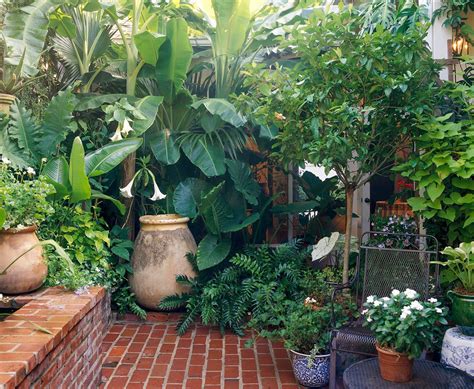 16 Simple Solutions For Small Space Landscapes Small Backyard