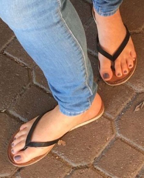 I Looked Pretty Toes In Flip Flops Sexy Feet Sexy Toes Beautiful Feet