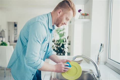 this is the correct way to wash dishes