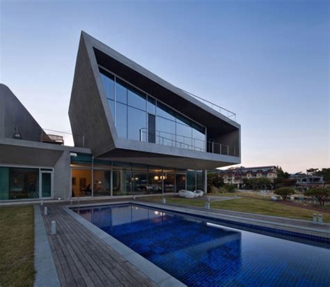 Sharp Architecture Completes This Very Modern Home