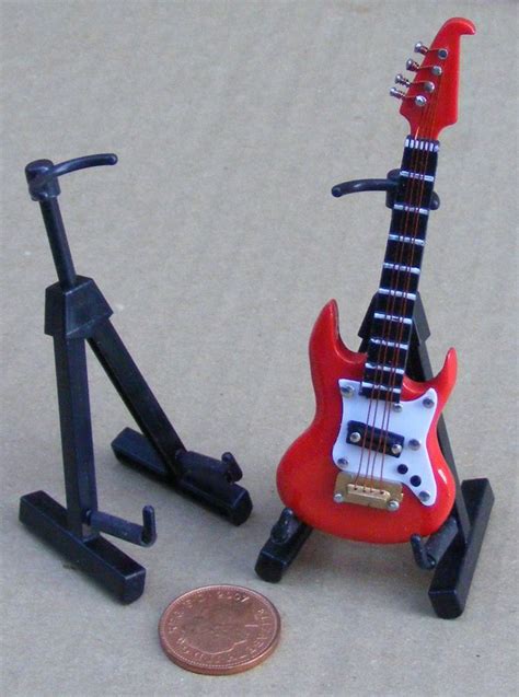 Th Plastic Electric Guitar Stand Dolls House Miniature Instrument Accessory For My