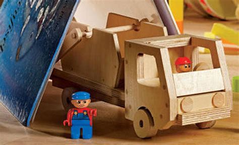 Ob puppenhaus, eisenbahn oder pikler dreieck, holz gewinnt als werkstoff wenn sie holzspielzeuge selber bauen, sind ihrer fantasie kaum grenzen gesetzt. Kipper selber bauen | Holzspielzeug selber bauen, Selber ...