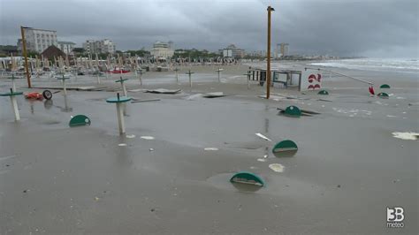 Cronaca Meteo Diretta La Furia Del Vento E Del Mare Danni A Cervia