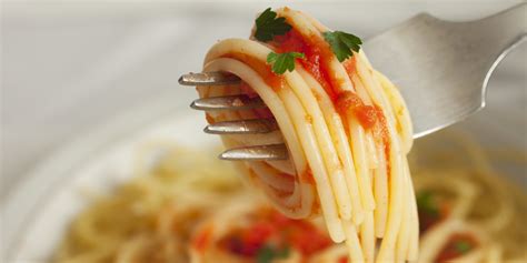 How To Eat Spaghetti Like An Italian And Other Customs Travelers