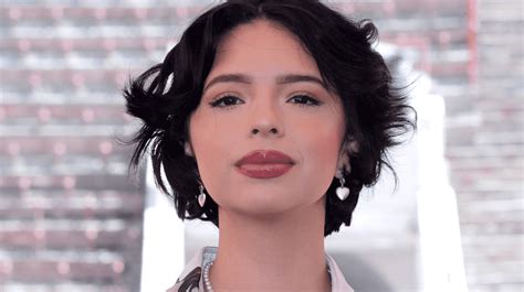 Ángela Aguilar criticada al decir ser una belleza diferente y querer