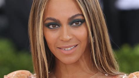 Beyonces No Makeup Selfie Shows Off This Rarely Spotted Feature — Photo