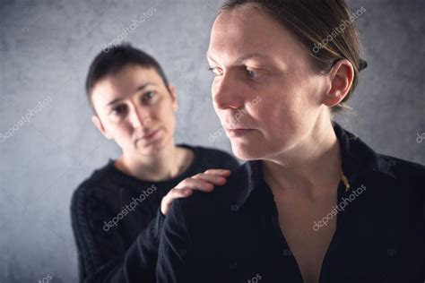 Comforting Friend Woman Consoling Her Sad Friend — Stock Photo