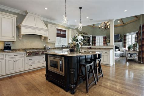 This mismatch is easy to prevent. Large Kitchen with Island and White Cabinets | Photo ...