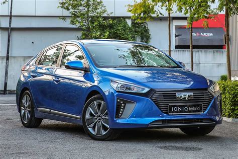 Browse the latest hyundai models, promotion, book a test drives & more. Hyundai Ioniq Hybrid Review - A Hybrid Redefined - Carsome ...