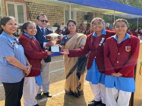 Helen Keller House Of Mgd Girls School Won The Overall Trophy इंटर हाउस एथलेटिक मीट का समापन