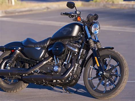 It is available in 6 colour options. Harley-Davidson Iron 883 Price in India, Iron 883 Mileage ...