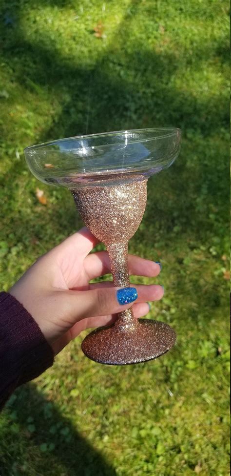 Champagne Glitter Margarita Glass Etsy In 2021 Margarita Glass Glitter Wine Glass Margarita