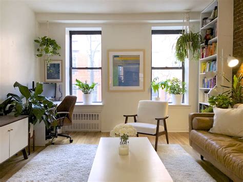 Small Nyc Apartment Rental Filled With Plants Apartment Therapy