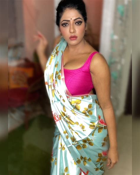 Reshma Pasupuleti Looks Hot In Saree Latest Pics